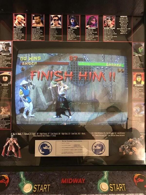Bisel de lista de movimientos de Mortal Kombat 2