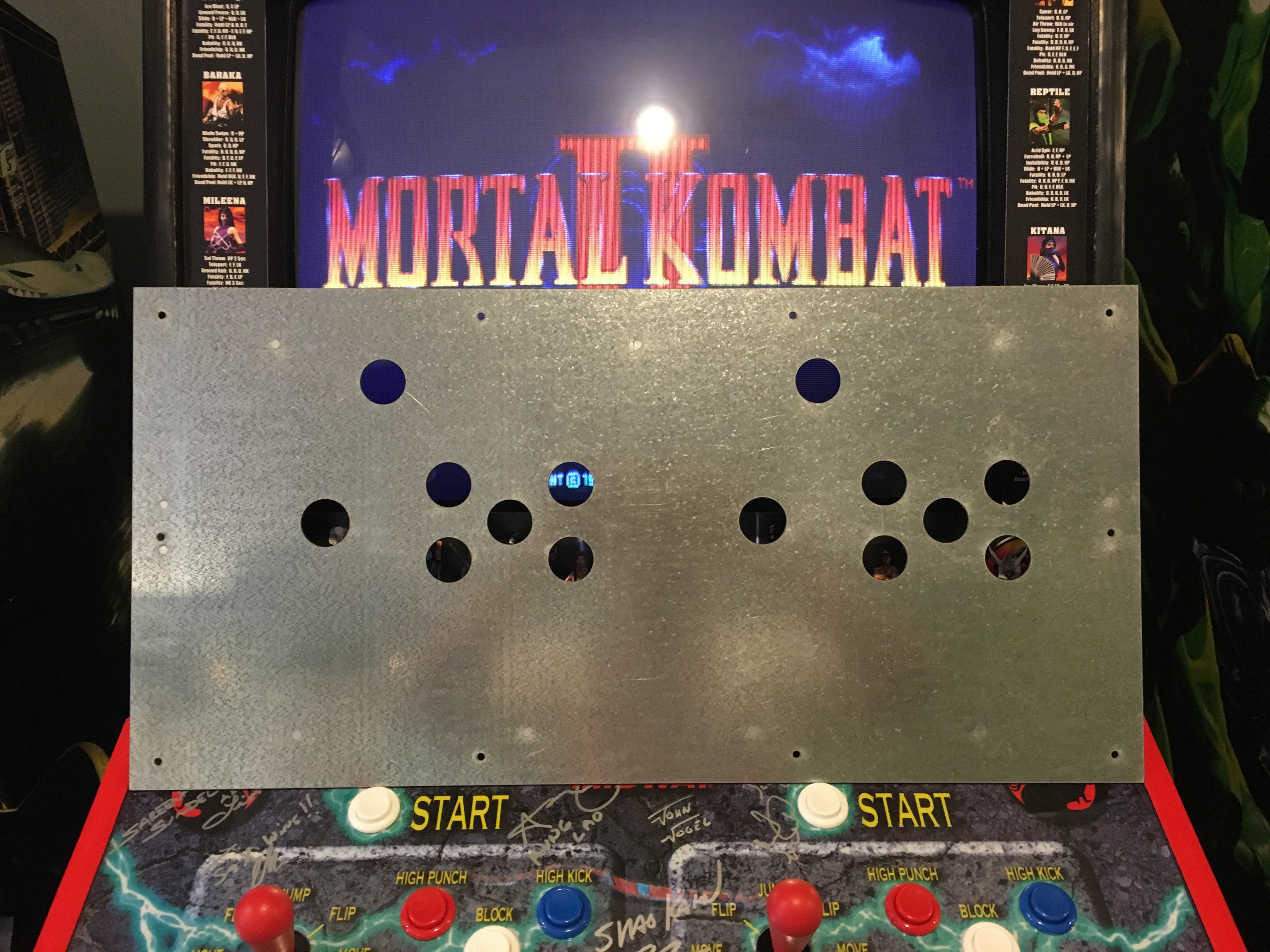 Panel de control metálico de Mortal Kombat 2