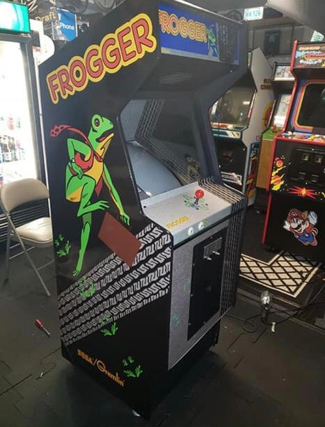 Frogger Alternate Full Side Art